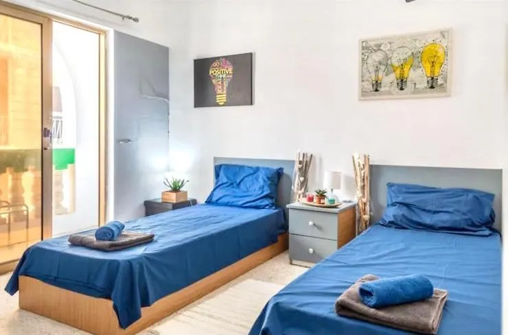 Homestay Room 2- Private Room With Balcony Ac Wifi And En Suite Malta