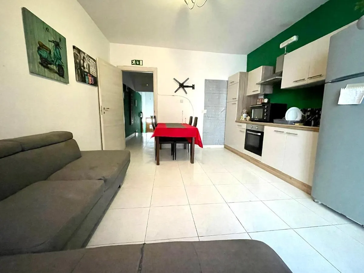 Accommodatie bij particulieren Room 2- Private Room With Balcony Ac Wifi And En Suite