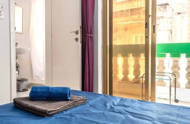 Room 2- Private Room With Balcony Ac Wifi And En Suite Malta