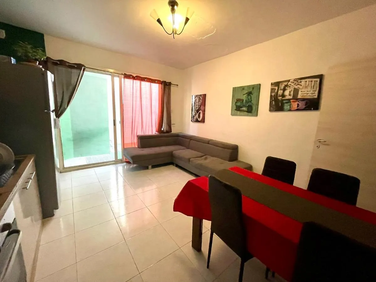 Homestay Room 2- Private Room With Balcony Ac Wifi And En Suite