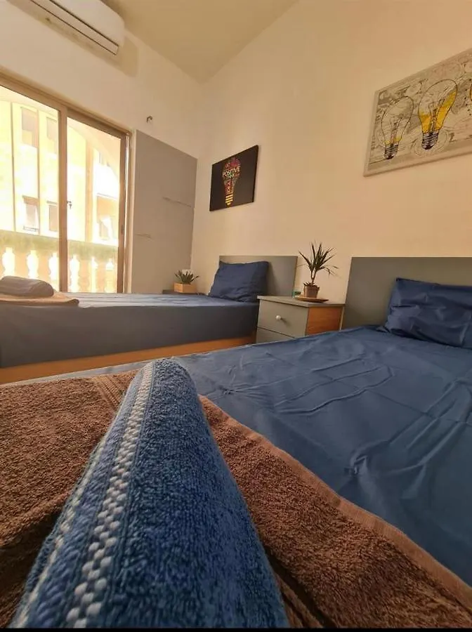 Room 2- Private Room With Balcony Ac Wifi And En Suite