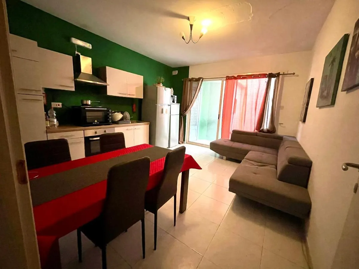 Room 2- Private Room With Balcony Ac Wifi And En Suite